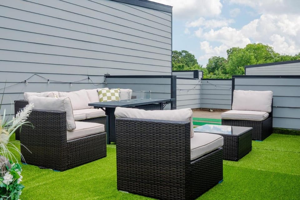 Luxury Urban Escape with Rooftop in downtown Atlanta Apartment in Atlanta