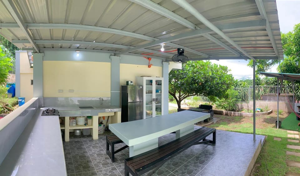 Seating area, Dining area, Garden view