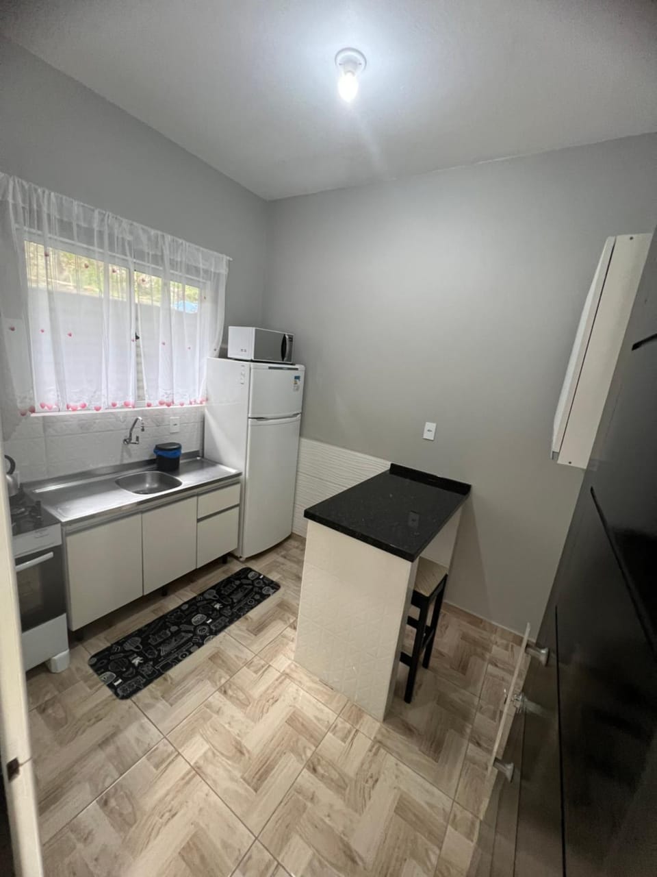 Kitchen or kitchenette, oven, stove