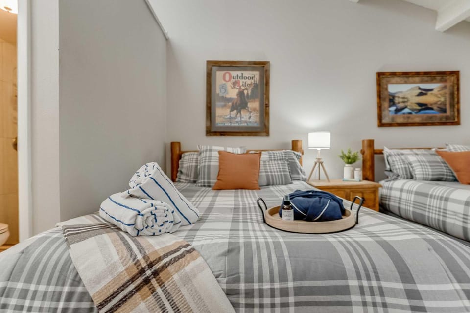 Heis Haus - 2BD w Loft Walk to Lift Nintendo Apartment in Breckenridge