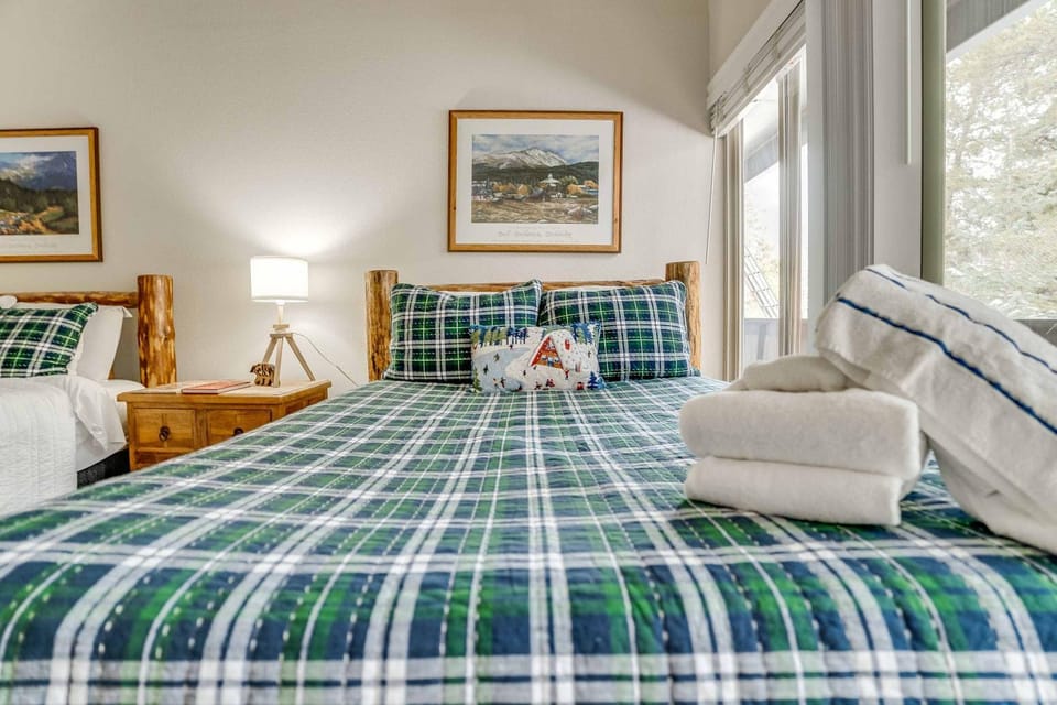 Heis Haus - 2BD w Loft Walk to Lift Nintendo Apartment in Breckenridge
