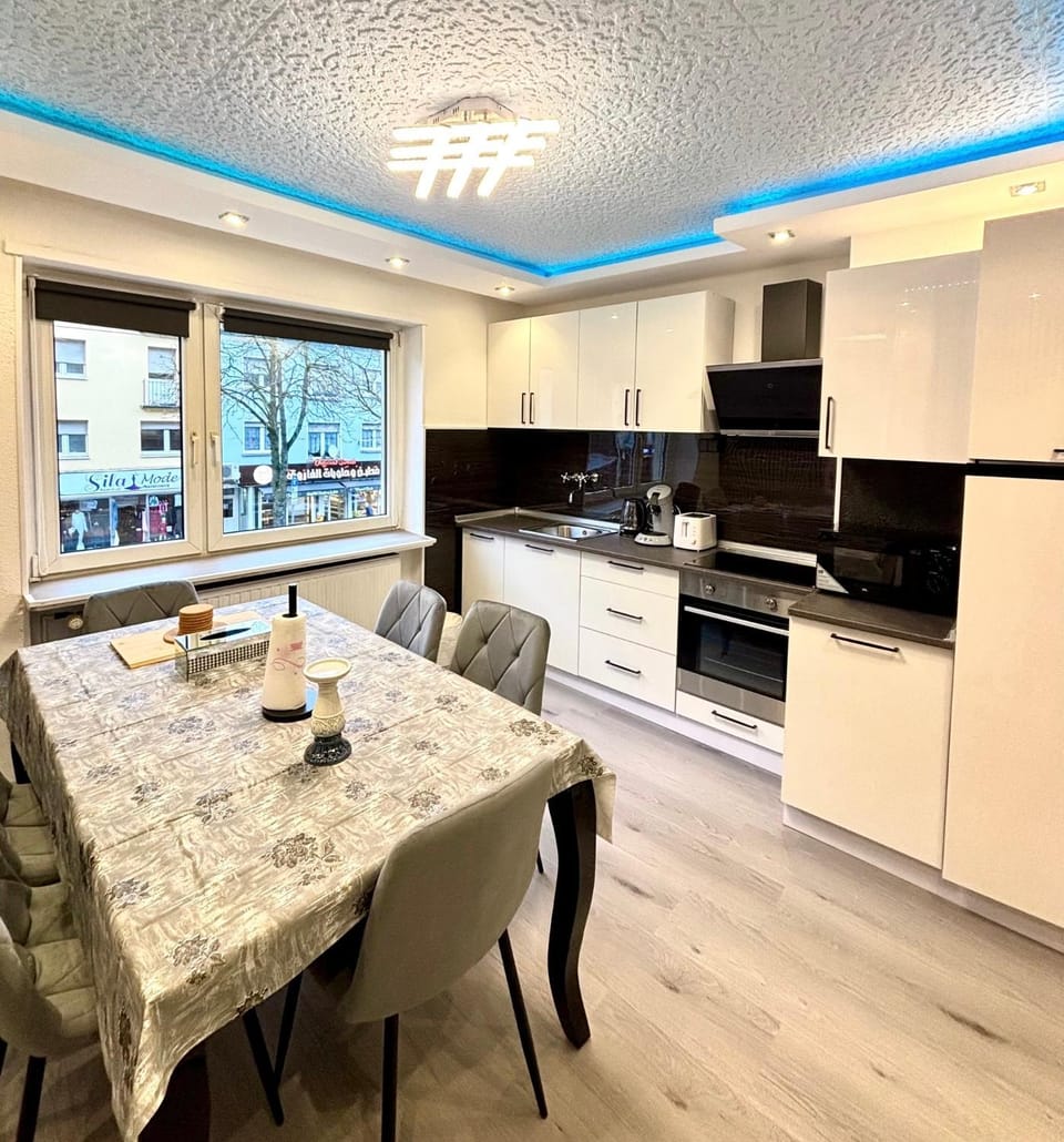 Kitchen or kitchenette, oven, kitchen