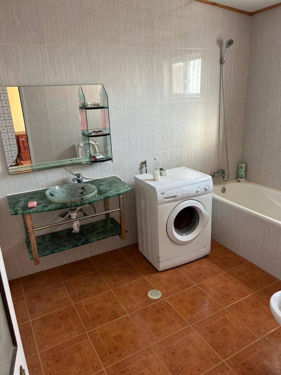 Bathroom, washing machine