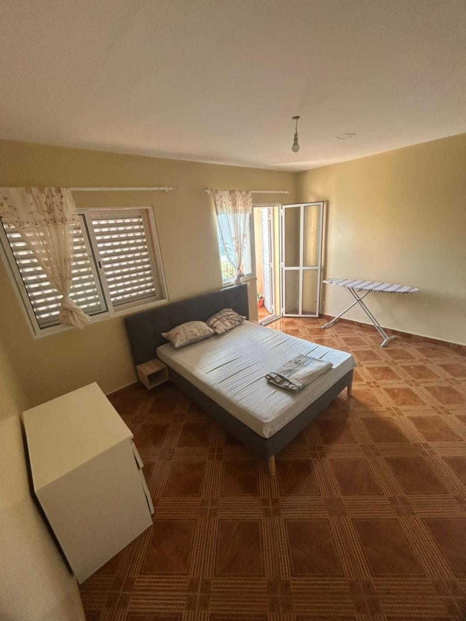 Photo of the whole room, Bedroom