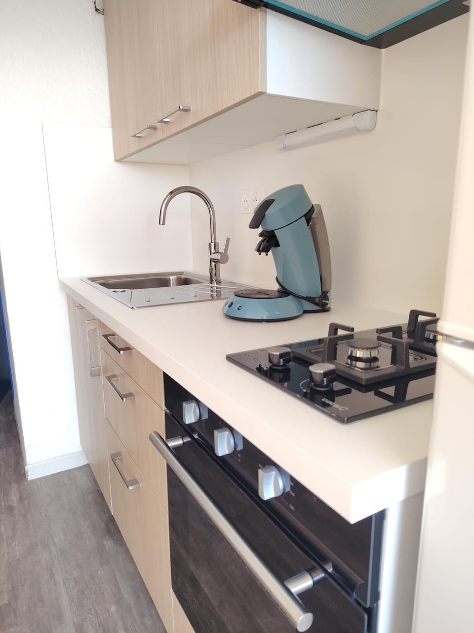 Coffee/tea facilities, Kitchen or kitchenette, stove, toaster