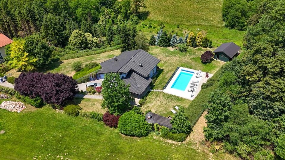 Property building, Spring, Day, Natural landscape, Bird's eye view, Garden, Pool view, Swimming pool, sunbed