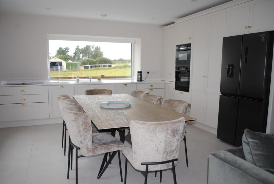 Kitchen or kitchenette, kitchen