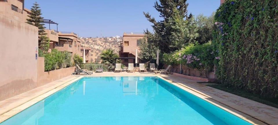 Pool view, Swimming pool, sunbed