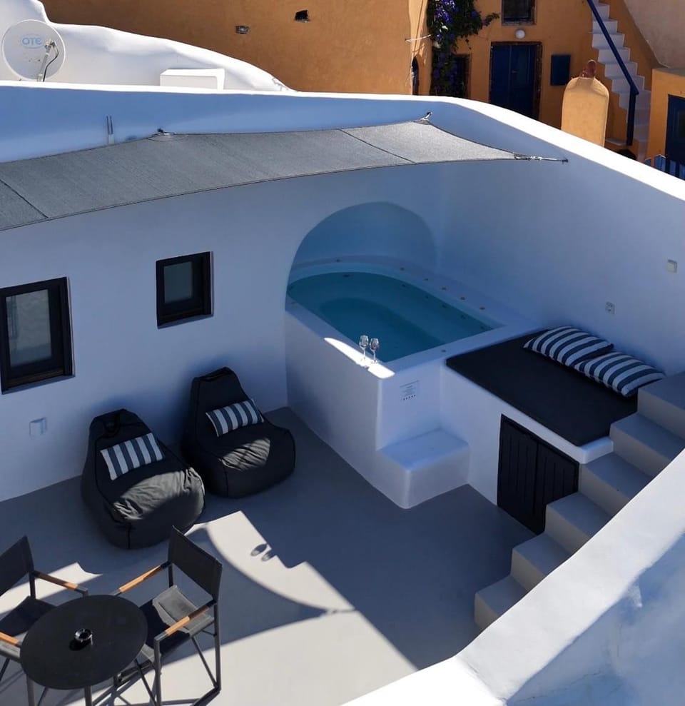Apanema Cavehouses by Otium Villas House in Oia