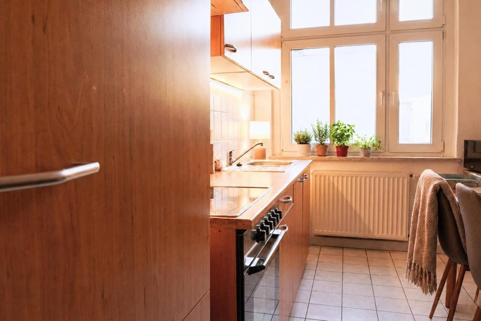 Photo of the whole room, kitchen