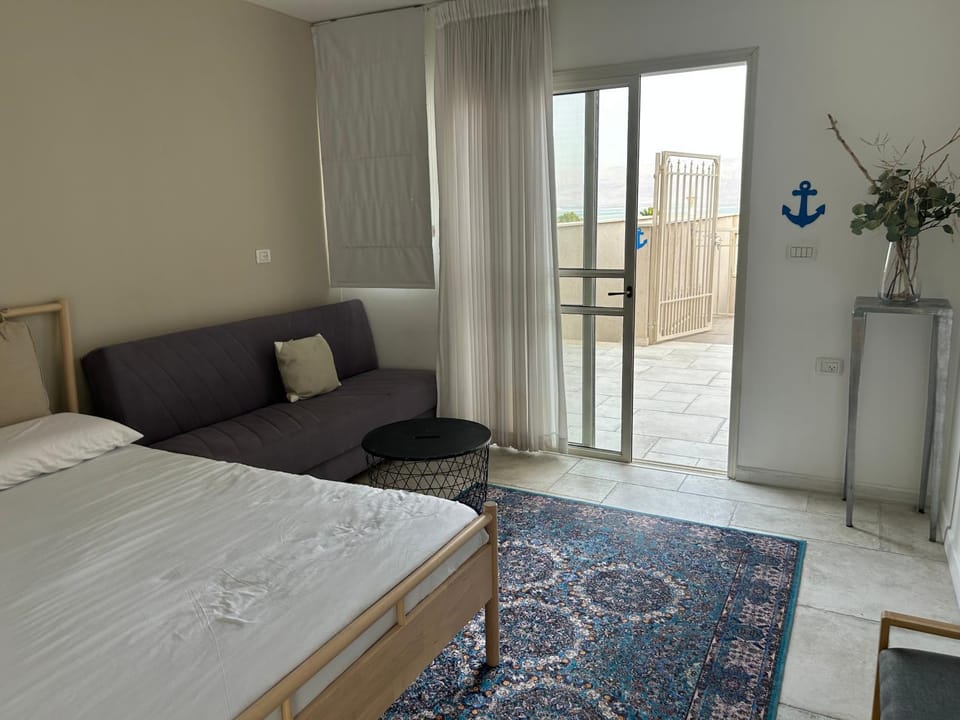Bed, Photo of the whole room, Seating area, Bedroom