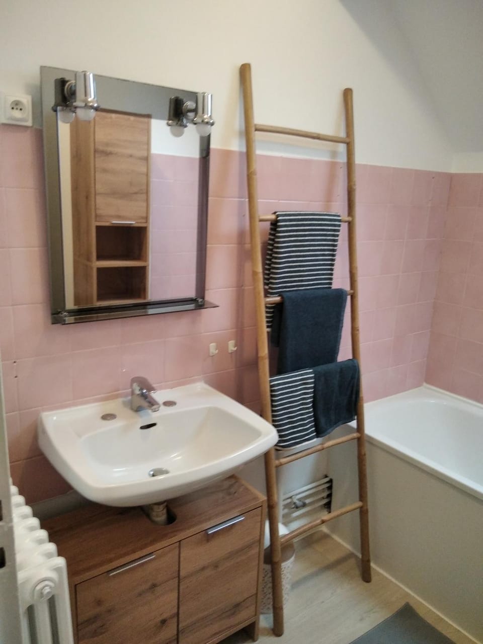 Bathroom, Bath, towels