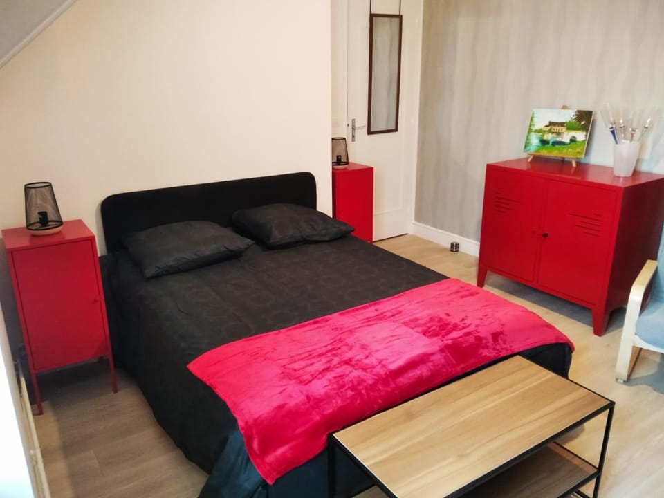 Living room, Photo of the whole room, Seating area, Bedroom