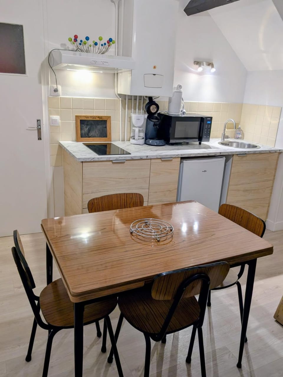Kitchen or kitchenette, Dining area, Meals, Breakfast, Dinner, heating, internet, oven, pet friendly, stove, toaster