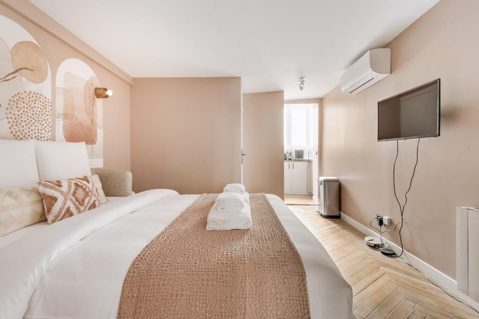 Bedroom, air conditioner
