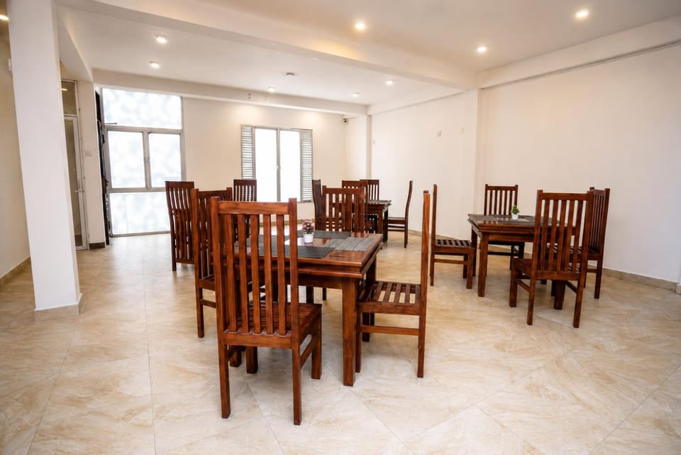 Restaurant/places to eat, Dining area