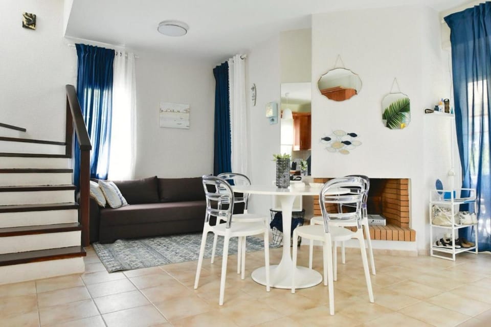 Living room, Seating area, kitchen
