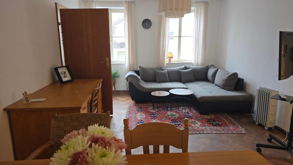 Communal lounge/ TV room, TV and multimedia, Living room, Seating area, Evening entertainment