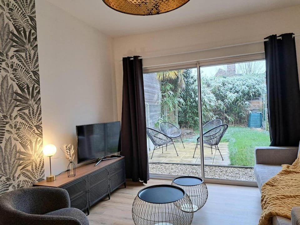 Communal lounge/ TV room, Living room, Seating area
