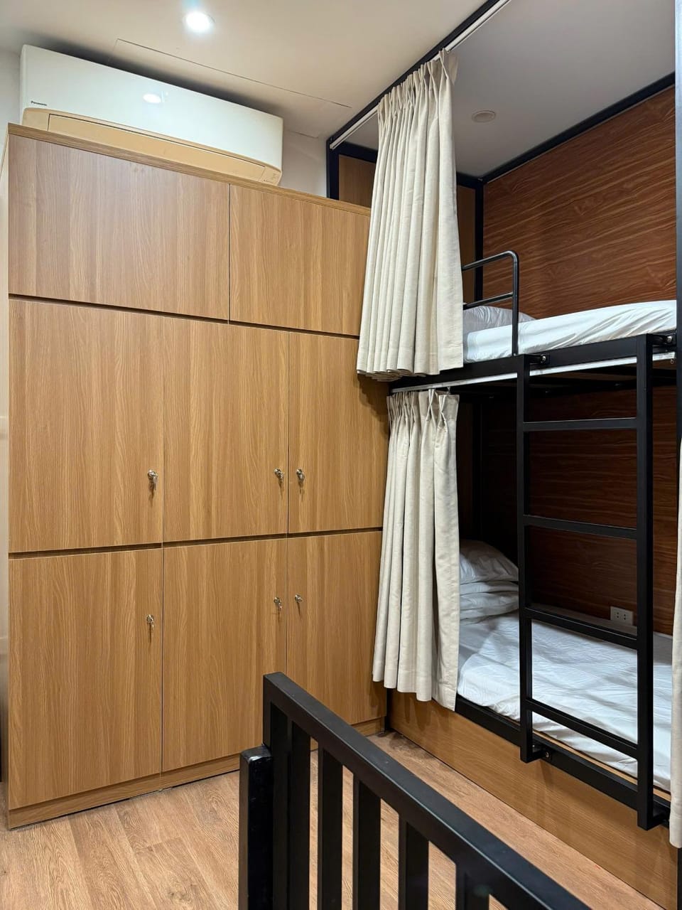 locker, locker
