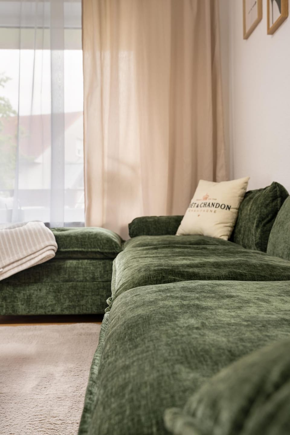 Living room, Photo of the whole room