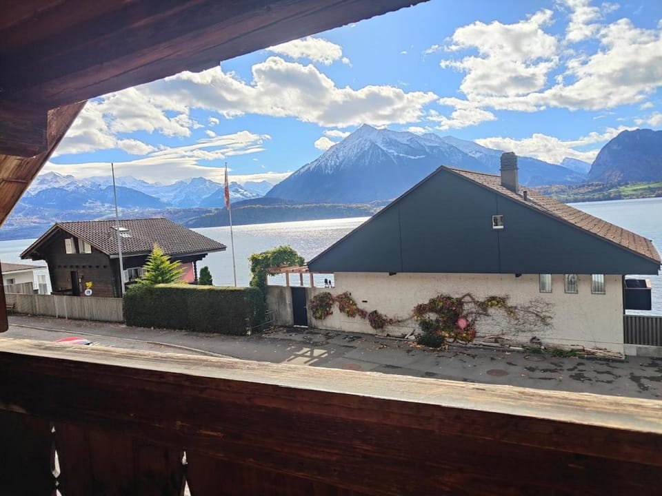 Historic Stationhouse – 20 Min from Interlaken Apartment in Canton of Bern (Region)