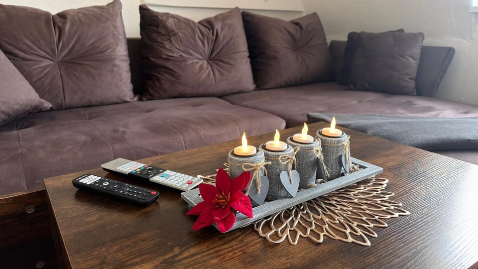 Living room, Seating area, internet