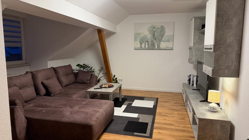 TV and multimedia, Living room, Photo of the whole room, Seating area, internet