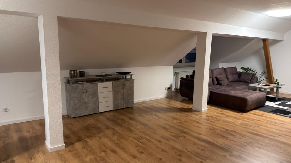 Living room, Photo of the whole room, Seating area, internet