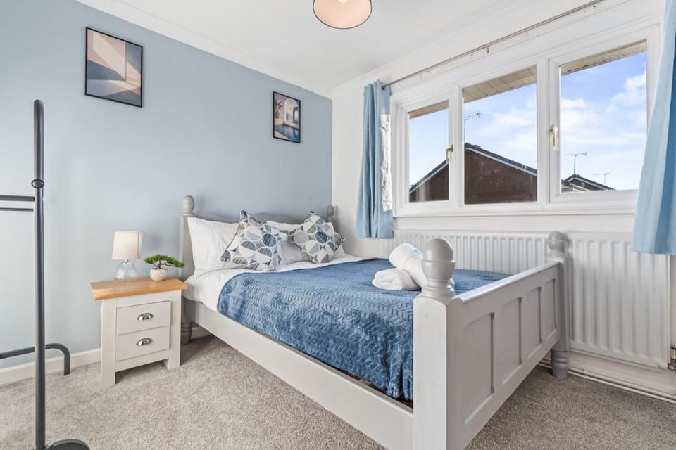 Modern 3BR Home by Hyped Properties Best for Groups & Contractors Flexible Stays Near Centre with Free Parking Apartment in Wolverhampton