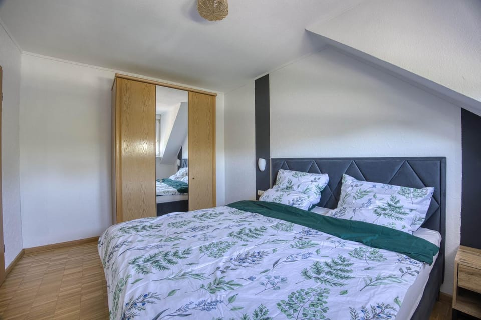 Bed, Bedroom, wardrobe