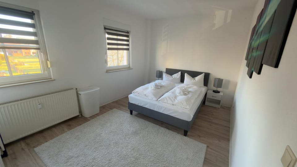 Bed, Photo of the whole room, Bedroom, heating, internet