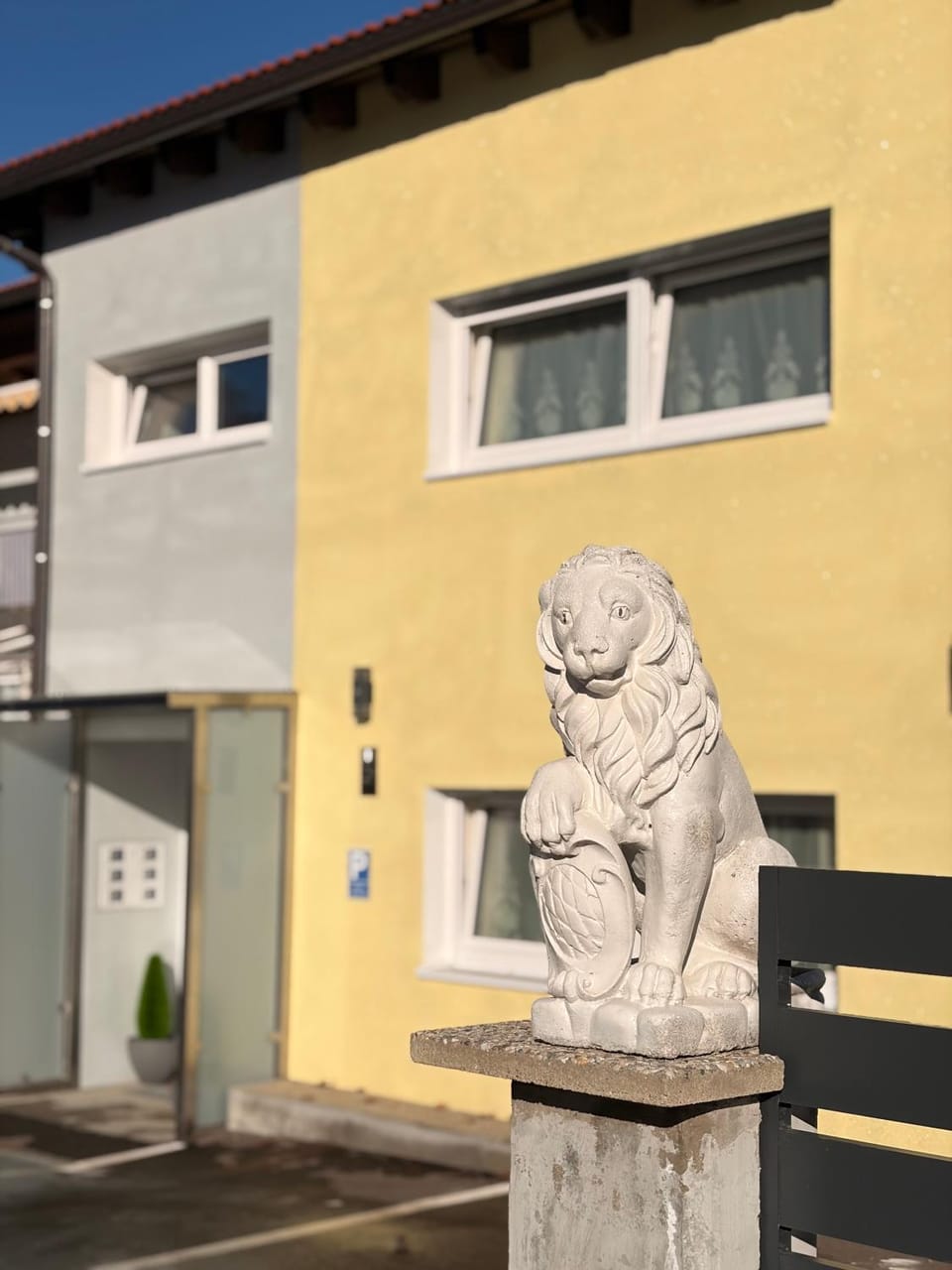 Property building, Facade/entrance, Day