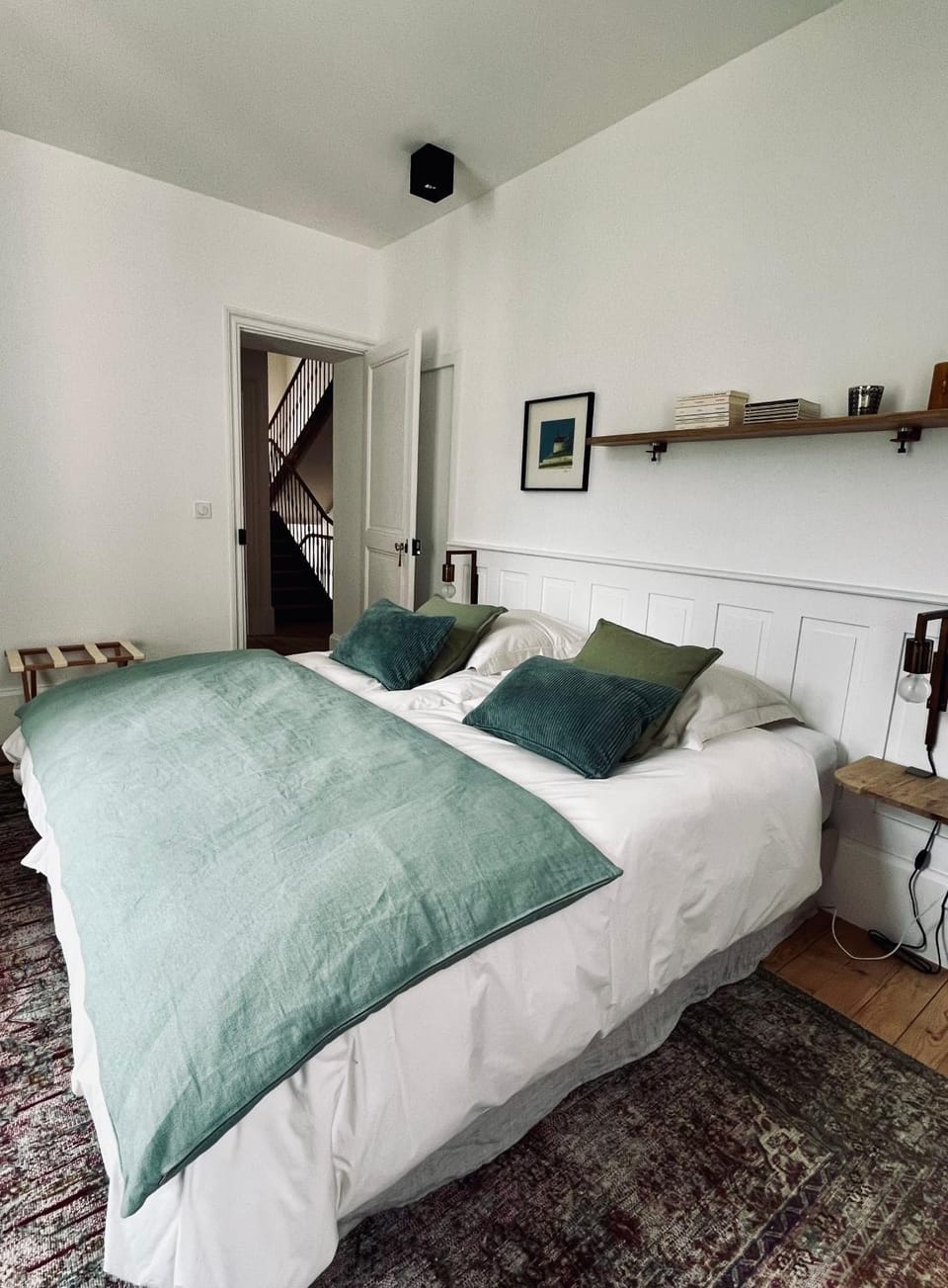 Bed, Photo of the whole room, Seating area, Bedroom
