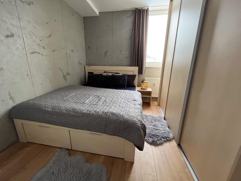 Bedroom, wardrobe