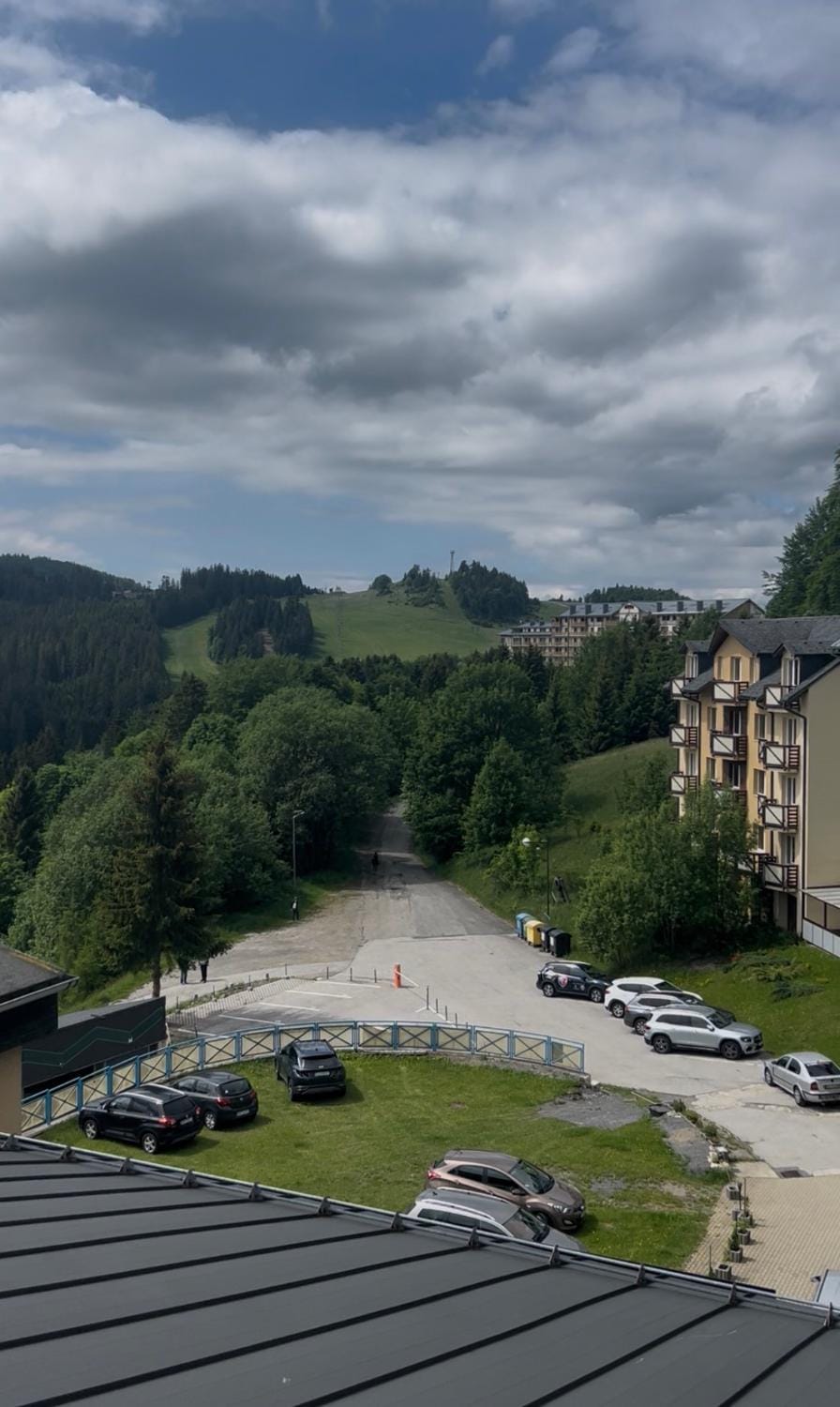 Neighbourhood, Natural landscape, Parking