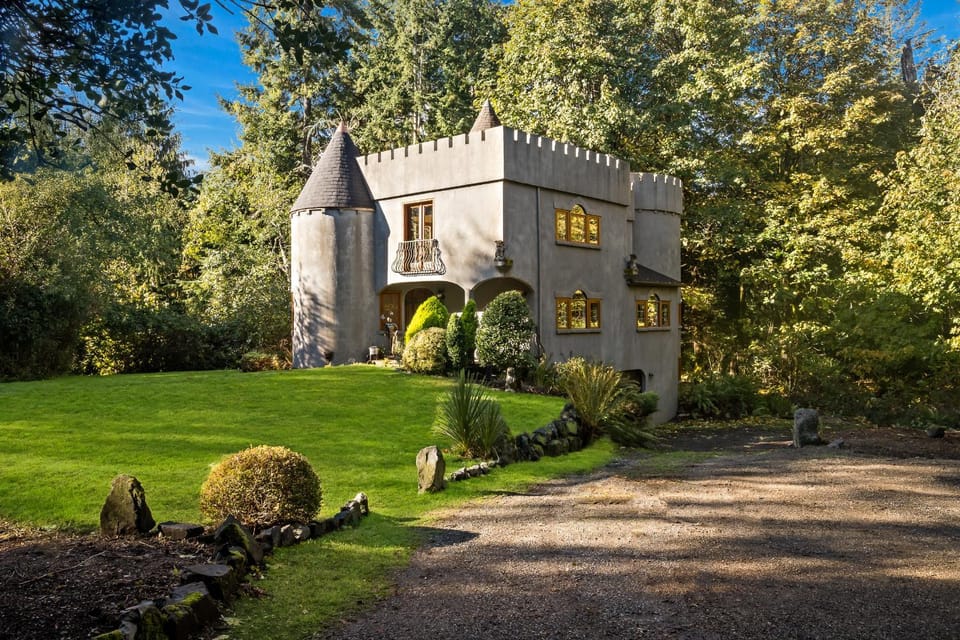Property building, Day, Natural landscape, Garden view