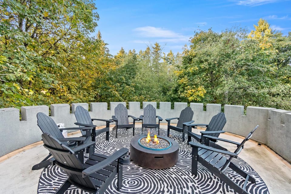 Patio, Day, Seating area, Garden view