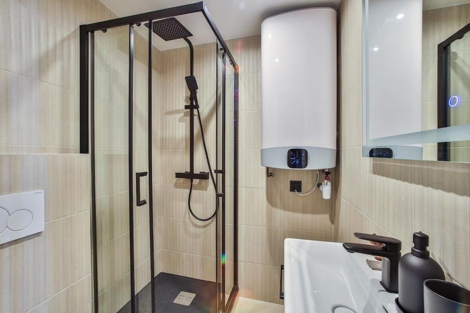 Heart of Marais a Large 1-Bedroom Apartment Apartment in Paris