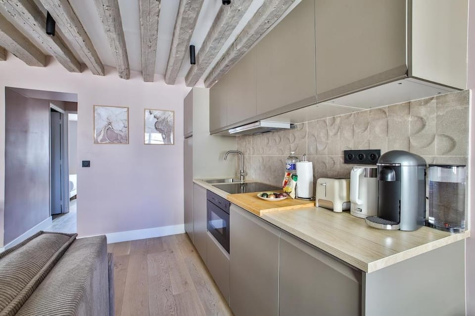 Elegant apartment in the heart of the Marais Apartment in Paris