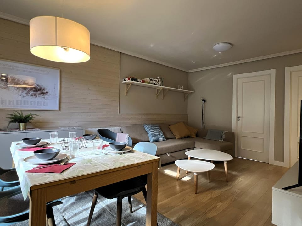 Living room, Dining area