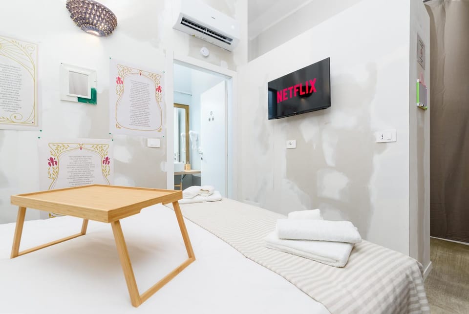 Bed, TV and multimedia, Photo of the whole room, Bedroom, Pets, heating, towels, air conditioner
