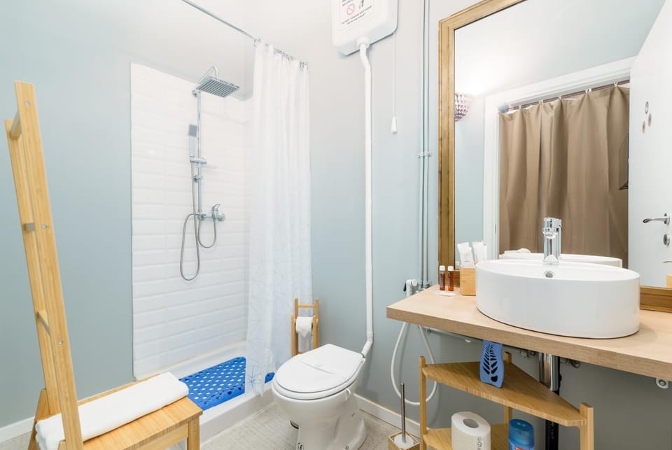 Shower, Toilet, Bathroom, Bath, hair dryier, towels