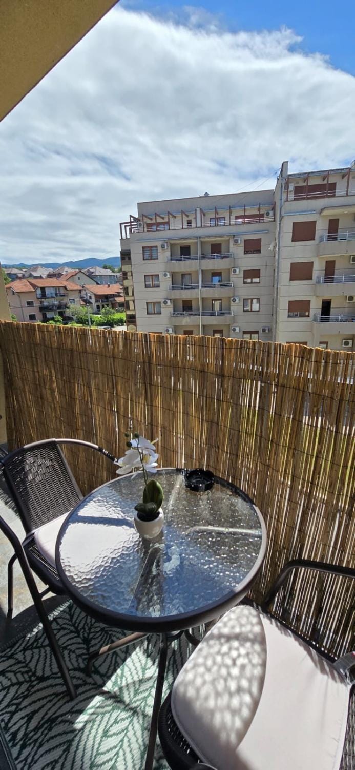 Apartman Raj VV sa garazom Vrnjačka Banja Apartment in Serbia