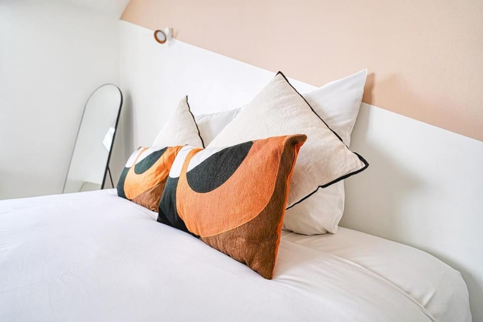 Quiet air-conditioned studio - close to Batignolles Apartment in Levallois-Perret