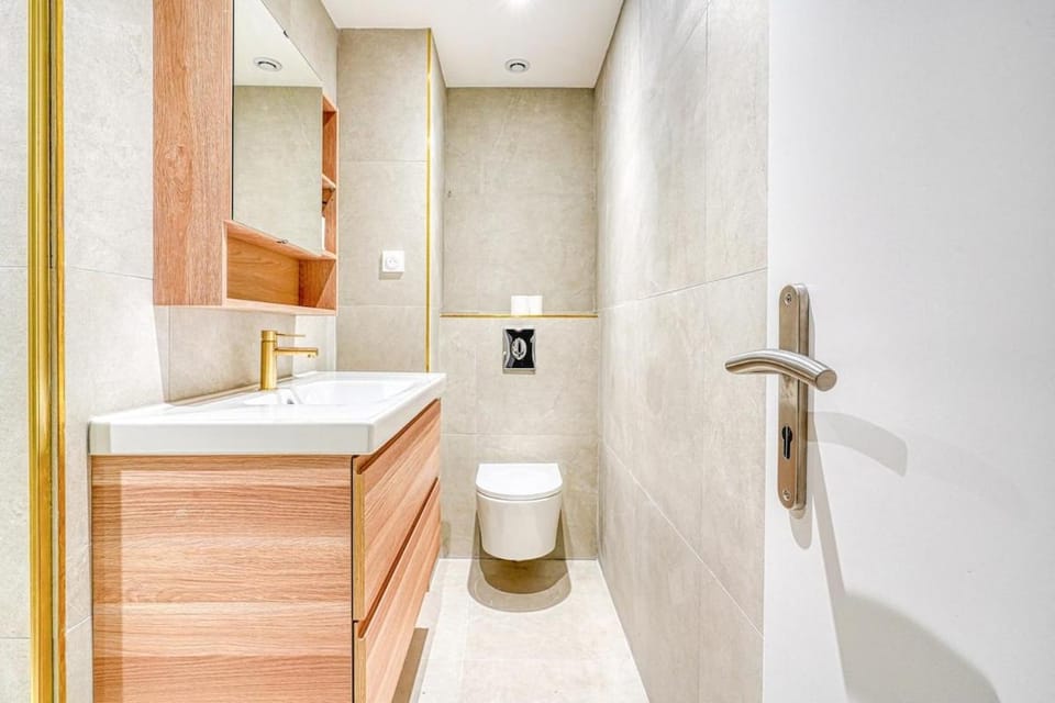 Quiet air-conditioned studio - close to Batignolles Apartment in Levallois-Perret