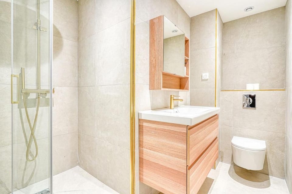 Quiet air-conditioned studio - close to Batignolles Apartment in Levallois-Perret