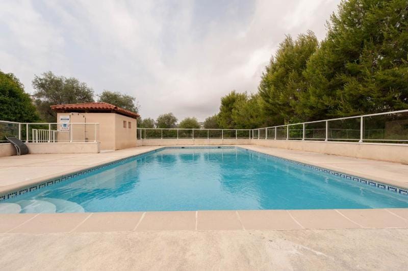 Swimming pool, Swimming pool