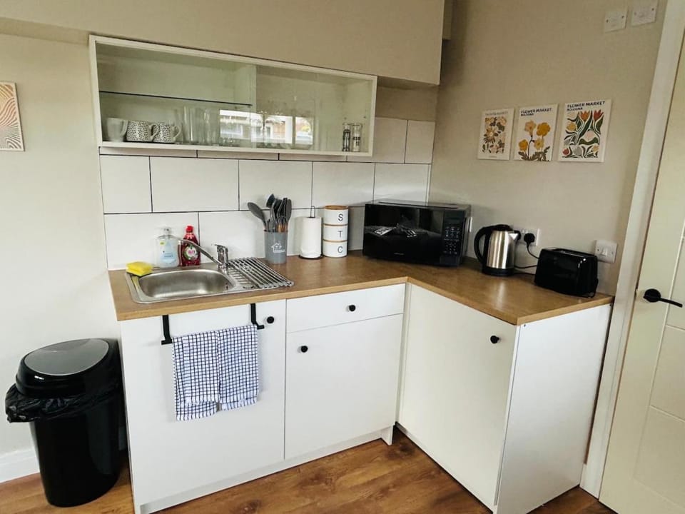 Modern cosy studio near Luton airport, free parking Apartment in England