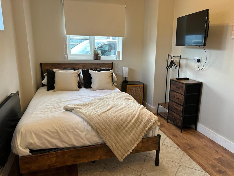 Modern cosy studio near Luton airport, free parking Apartment in England